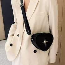 Сумка чёрная в виде сердца, в Нижнем Новгороде