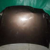 Капот на Volkswagen Touareg, в Москве