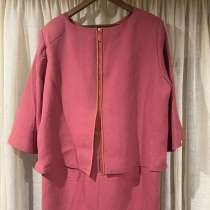 Платье костюм 54размер очень красивый цвет на подкладке молн, в Москве