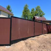 Заборы, окна, балконы, кровля крыши, в Петропавловск-Камчатском