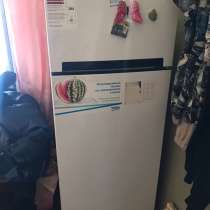 Продам холодильник б/у работает, в Саратове