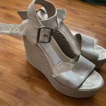Босоножки 38р, кожа, в отличном состоянии, в Махачкале