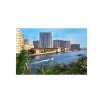 Квартира с видами на водные пути в Халландейле, Флорида, в г.Hallandale Beach