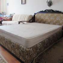Продам кровать-шкаф с комбинированной спинкой:резное дерево и обивка материалом, в Первоуральске